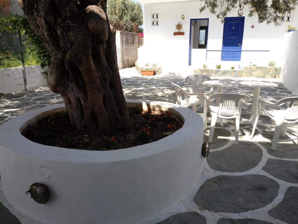 Hotel Poulakis Skála Exteriör bild